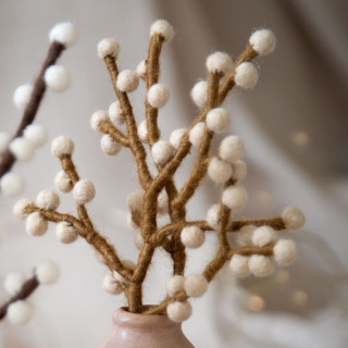 Mini branche en laine avec baies beiges