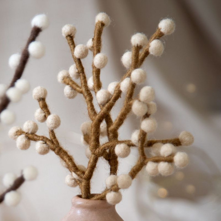Mini branche en laine avec baies beiges