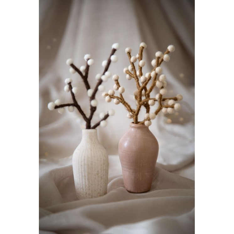 Mini branche en laine avec baies beiges