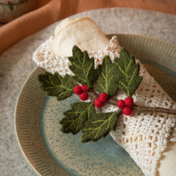 Mini branche de houx en laine