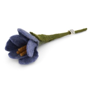 Petit crocus en laine, coloris bleu lavande, Gry & Sif