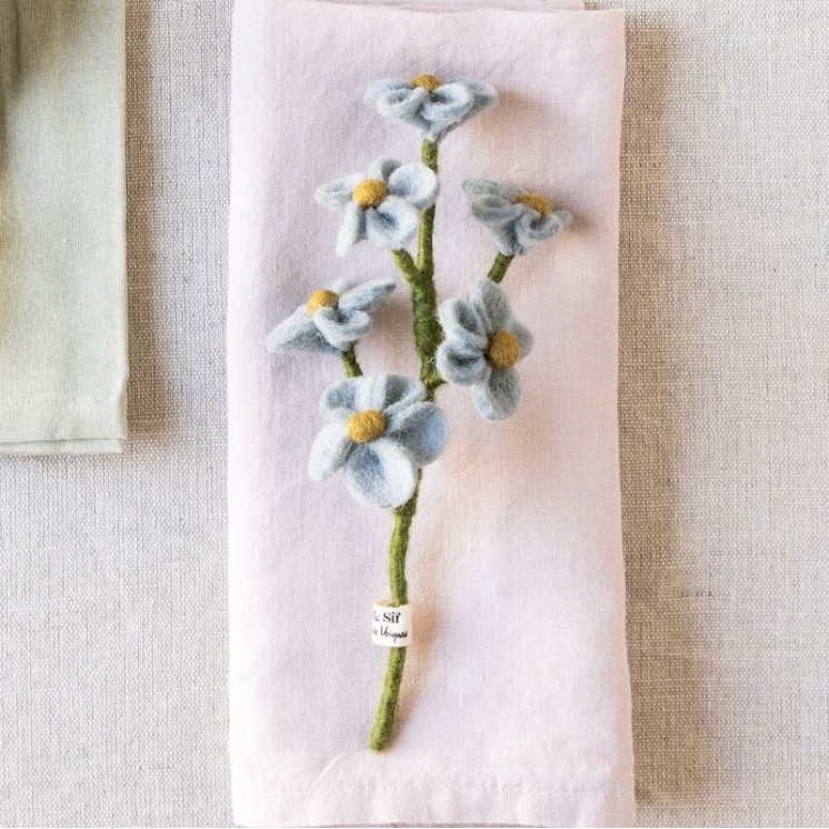 Petit myosotis en laine, coloris bleu, Gry & Sif