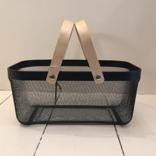Panier rectangulaire en métal grillagé avec deux anses en bois.