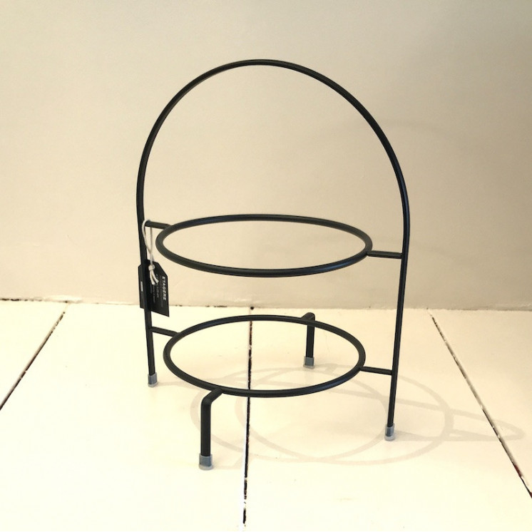 Serviteur deux assiettes en métal noir.