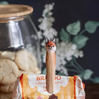 Clip en bois sculpté à l'effigie d'une tête de renard