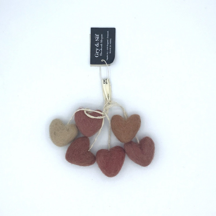 Set de 6 petits coeurs en laine à suspendre, coloris assortis dans les camaïeux de rose et de beige