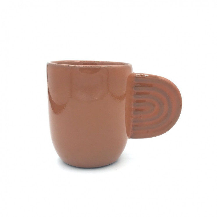 Tasse en céramique, de coloris blanc terracotta brillant, avec une anse en forme d'oreille