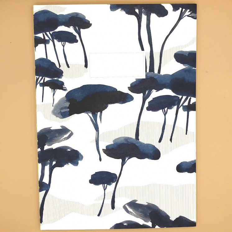Grand cahier A4 couverture illustrée "Arbres bleus"